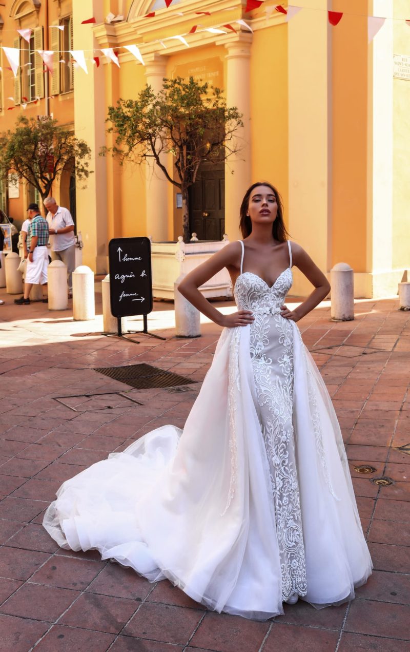 Vestidos de novia con falda outlet superpuesta